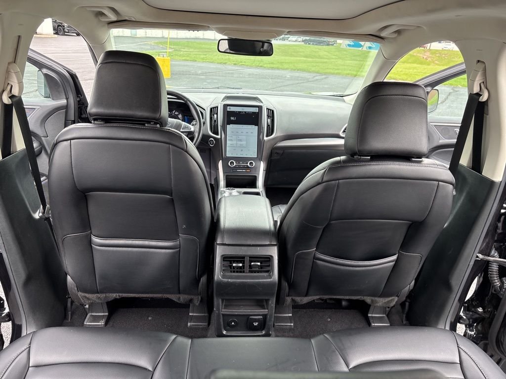 Used 2022 Black Ford SEL image 23