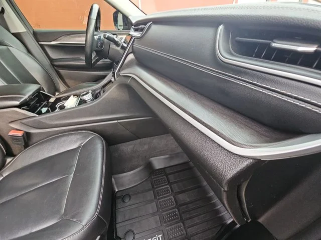 Used 2021 Silver Jeep Limited image 32