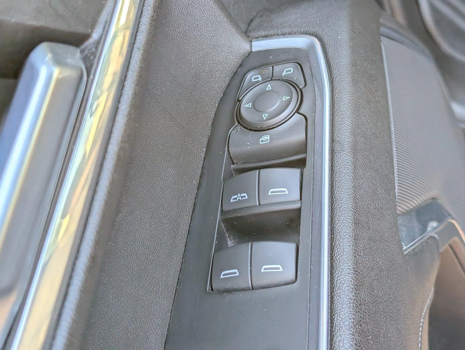 Used 2023 BLACK Chevrolet RST image 17