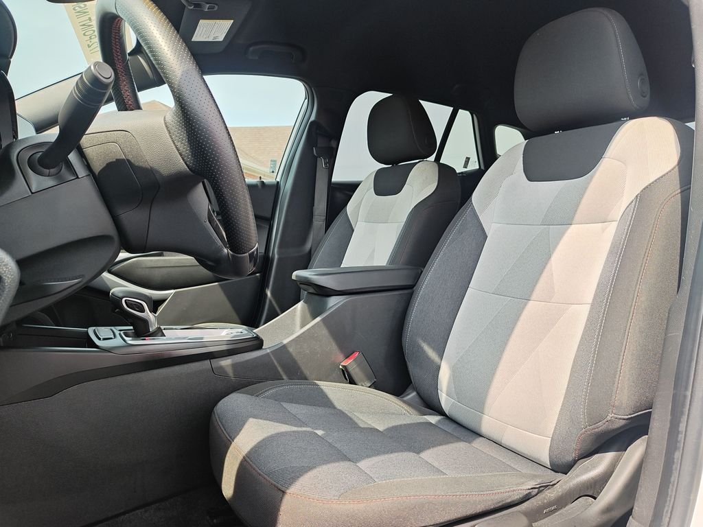 Used 2025 White Chevrolet 1RS image 13