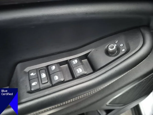 Used 2022 White Jeep Laredo image 13