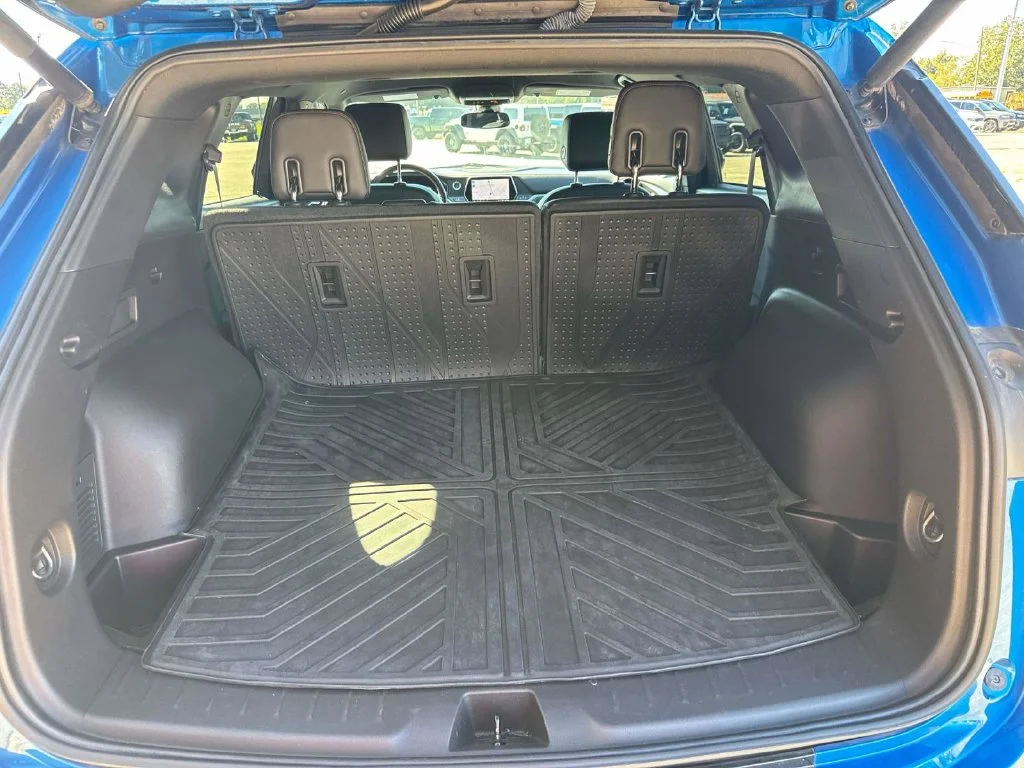 Used 2021 Blue Chevrolet RS image 17