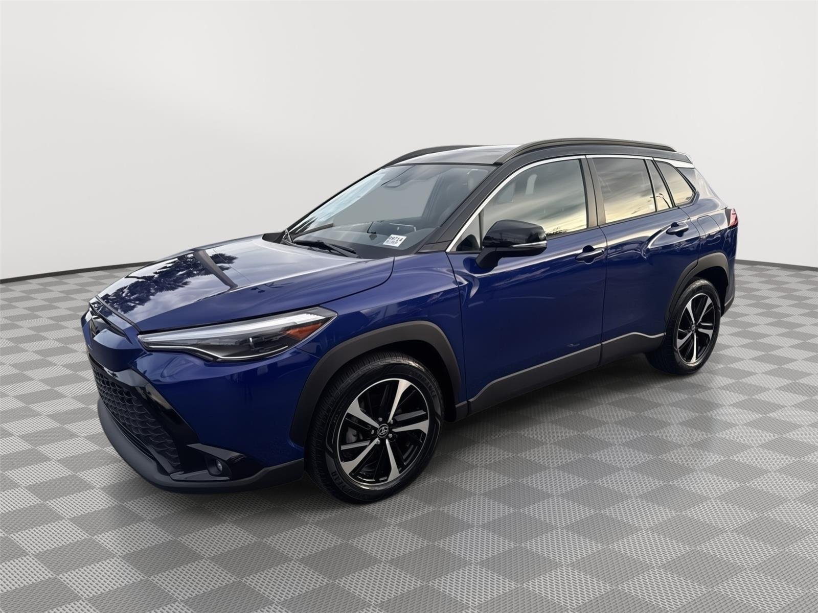 Used 2025 Blue Crush Metallic w/Jet Black Roof TOYOTA XSE image 1