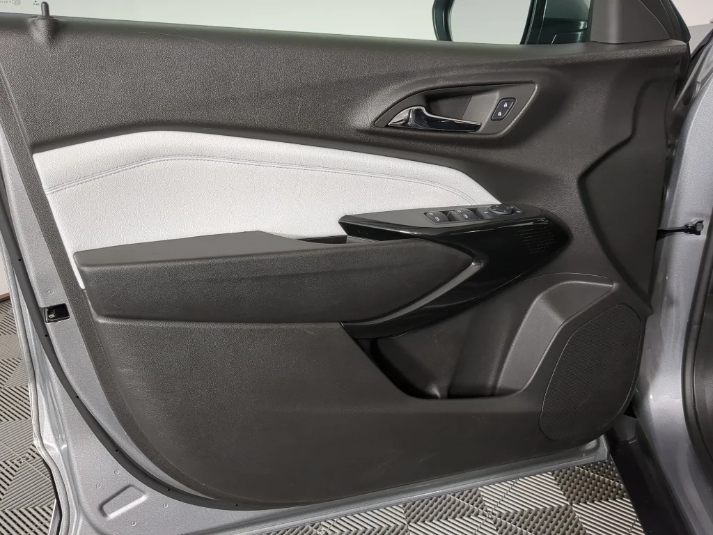 2025 Chevrolet Trax LT - Photo 11