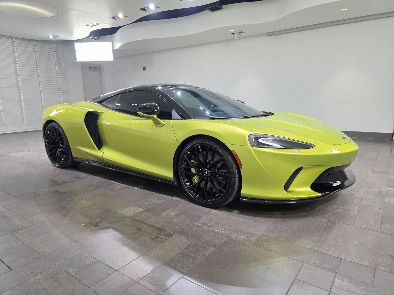 Used 2022 Flux Green McLaren  image 21