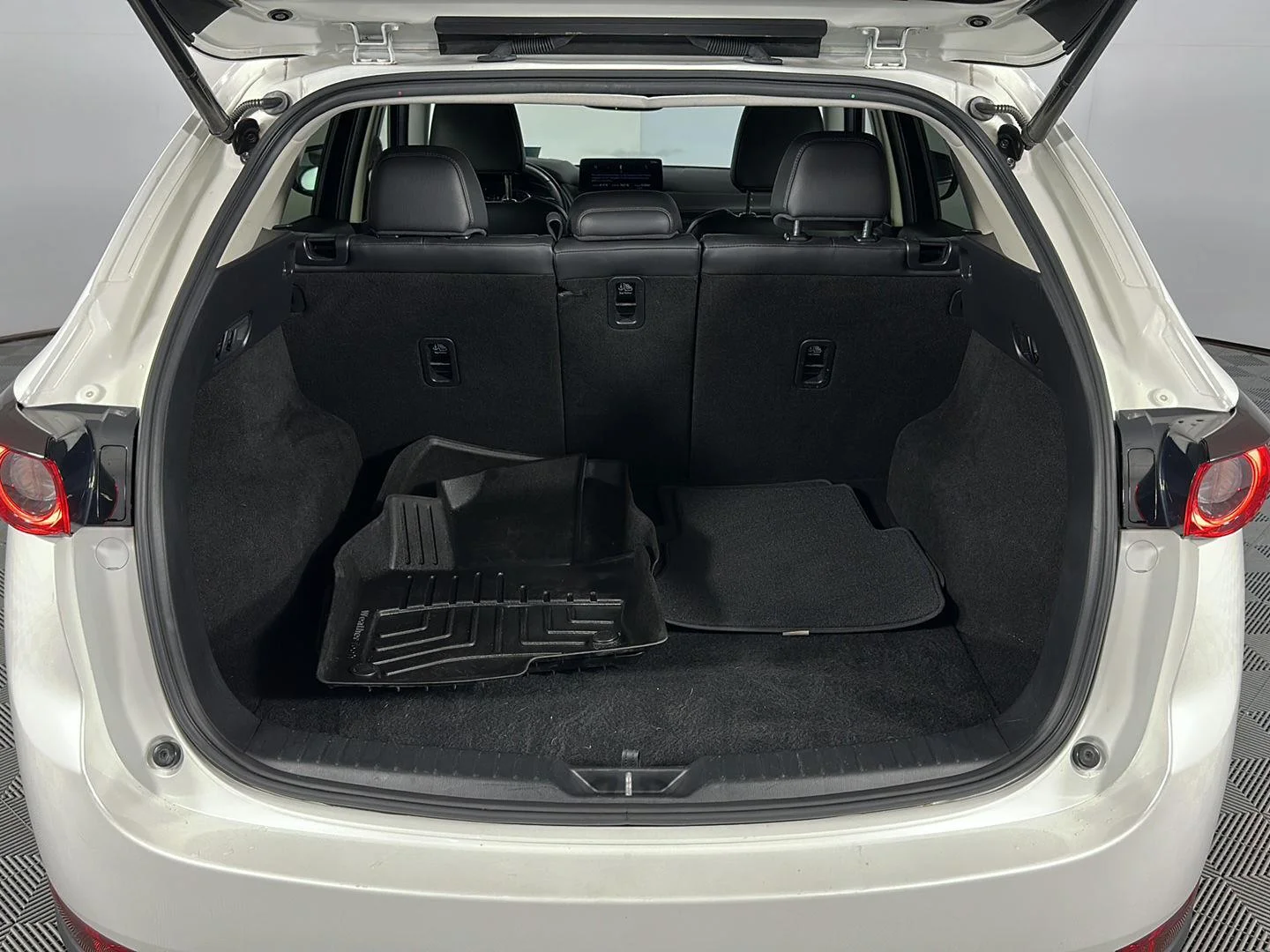 Used 2021 Snowflake White Pearl Mazda Grand Touring image 30