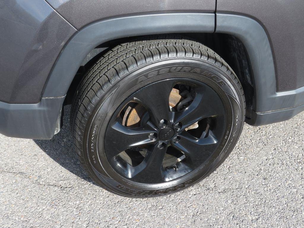 Used 2019 Granite Crystal Metallic Clear Jeep Altitude image 9