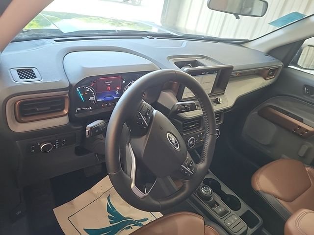 Used 2022  Ford Lariat image 6
