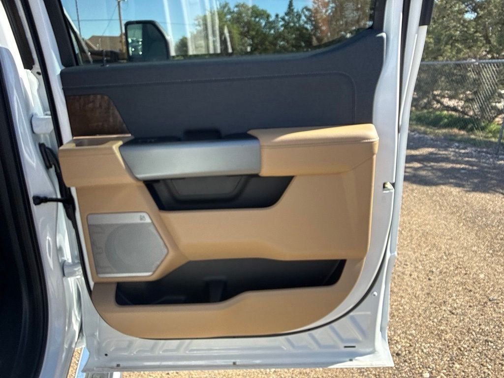 New 2026 Oxford White Ford Lariat image 34