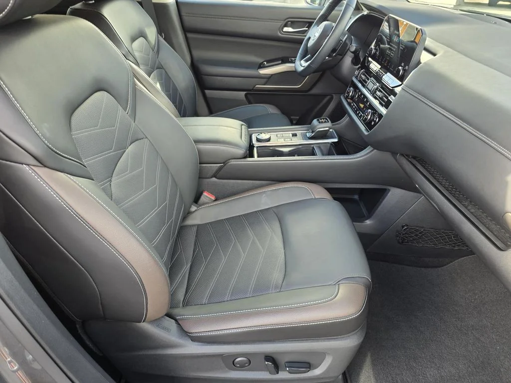 Used 2024 Gray Nissan Platinum 4WD image 22
