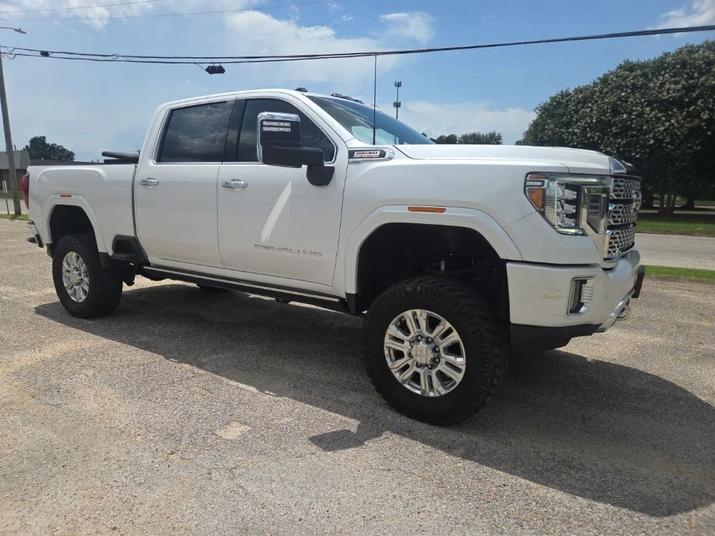 Used 2022 White GMC Denali image 14