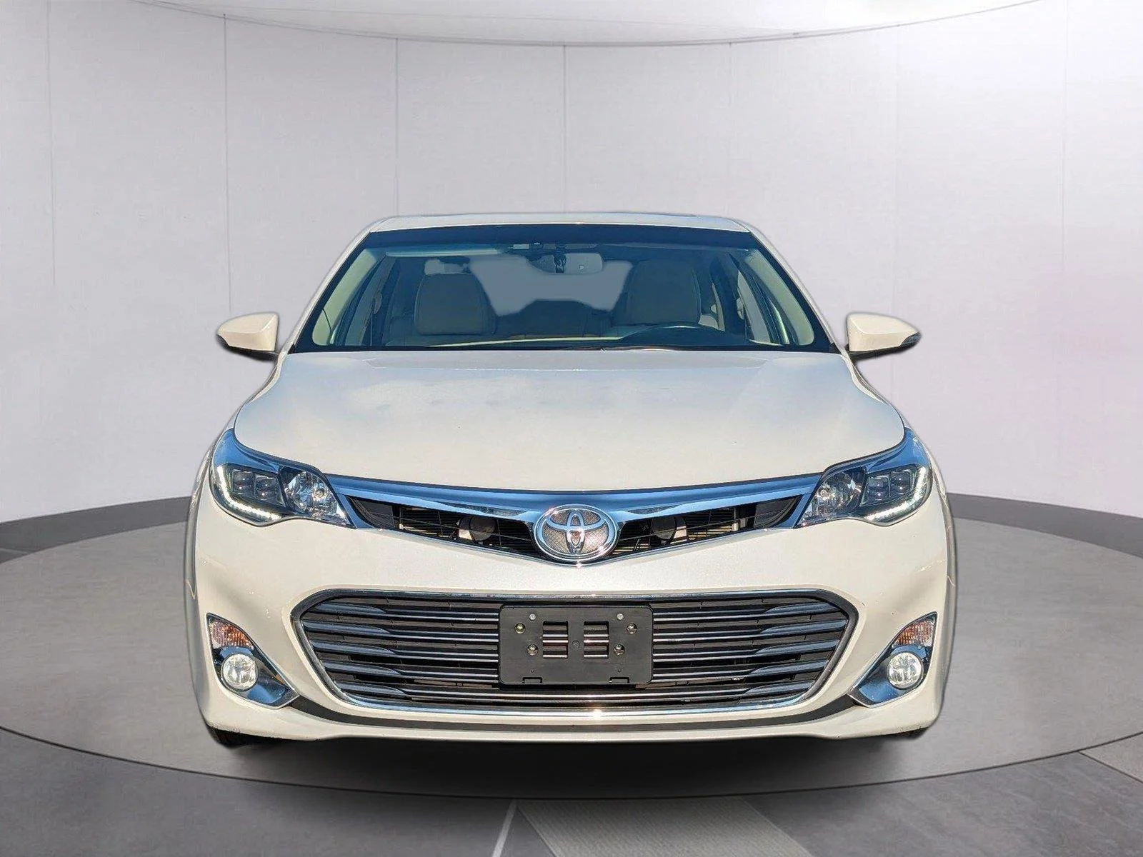 Used 2013 Blizzard Pearl Toyota Limited image 4
