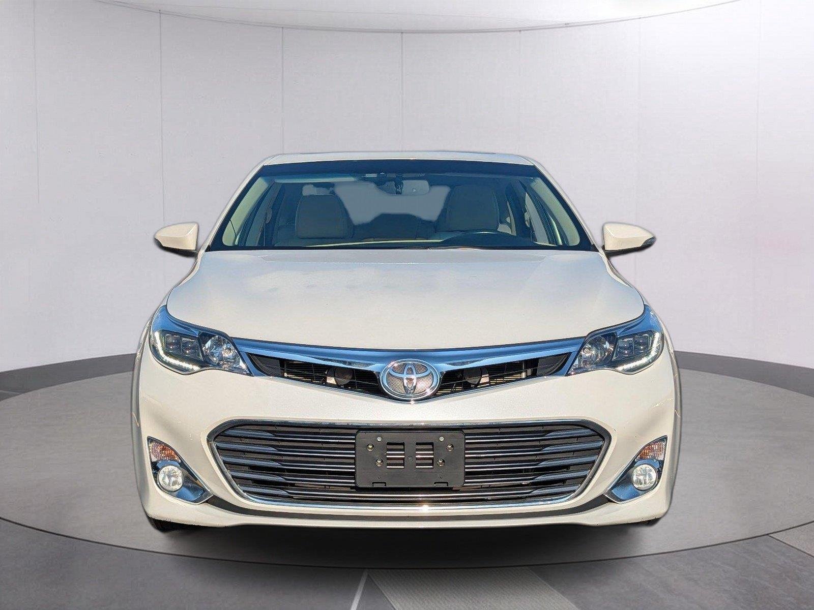 Used 2013 Blizzard Pearl Toyota Limited image 4