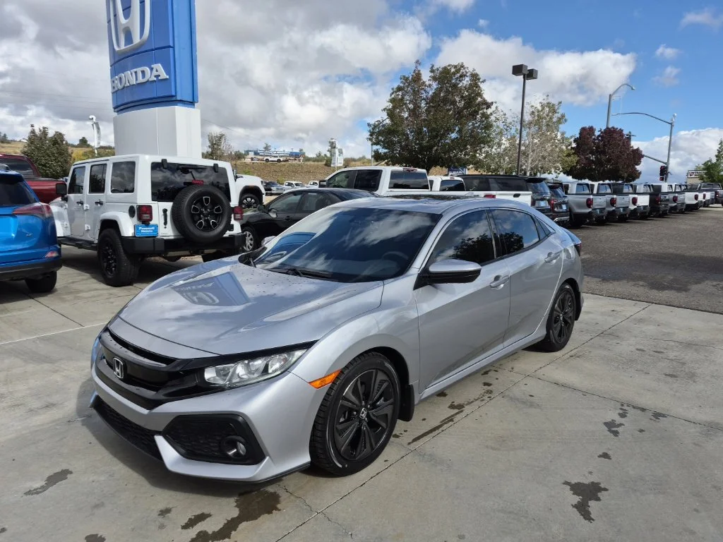 Used 2018 Silver Honda EX image 3