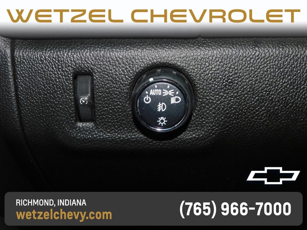 Used 2022 White Chevrolet LT image 28