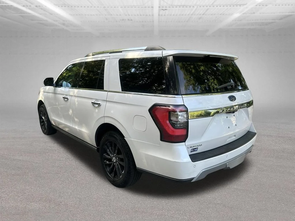 Used 2019  Ford Limited image 3