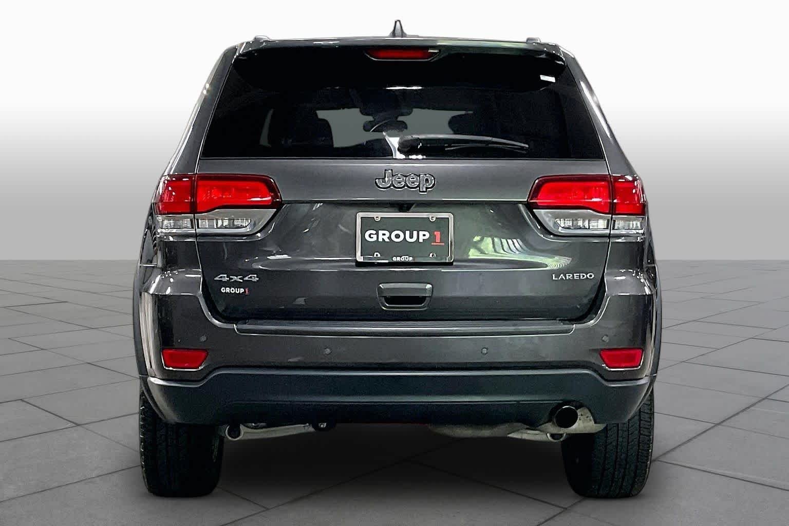 Used 2021 Granite Crystal Metallic Clearcoat Jeep Laredo E image 5