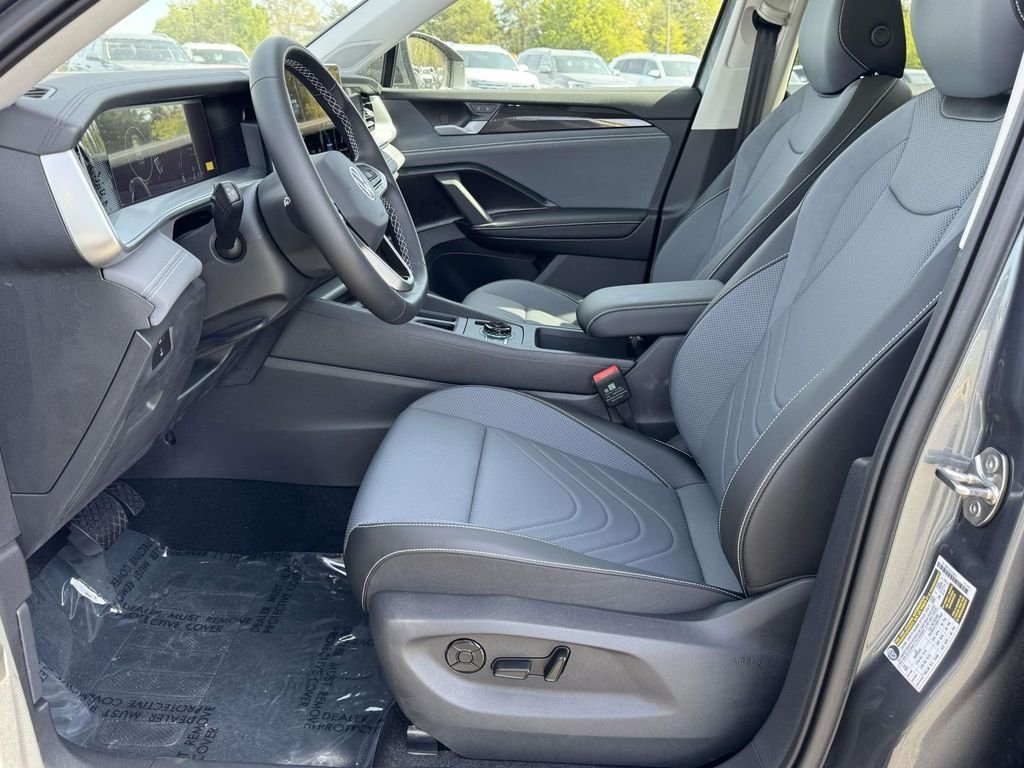 2025 Volkswagen Tiguan SE - Photo 15