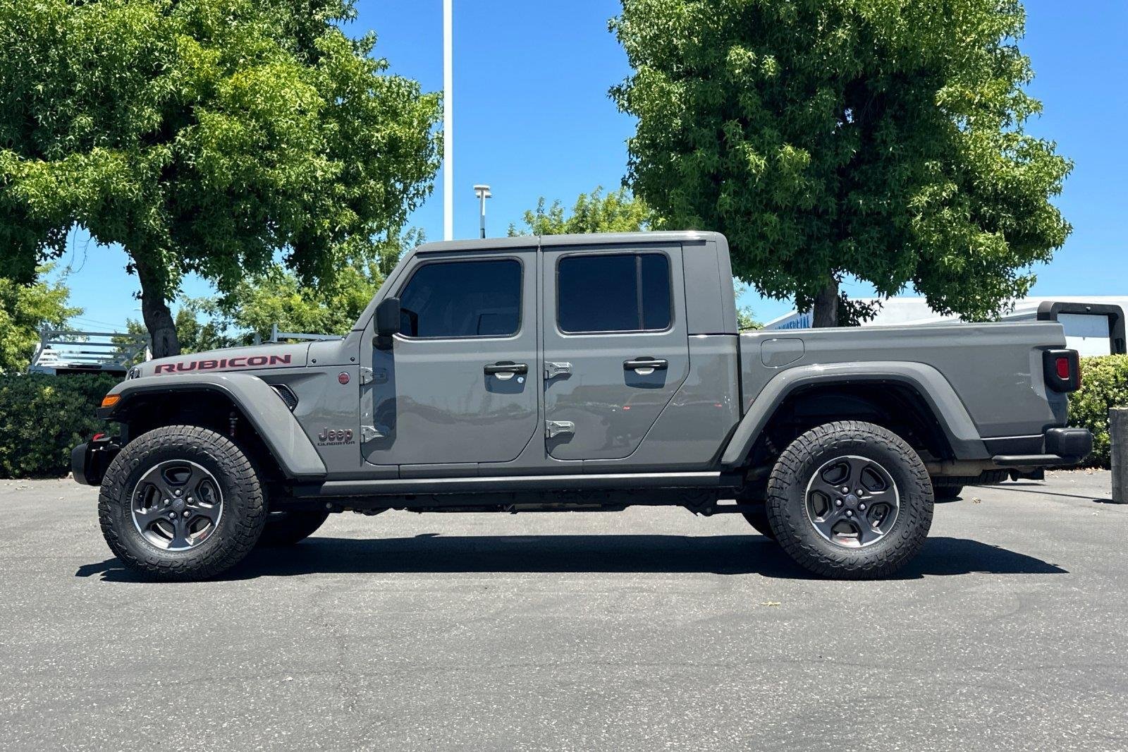 Used 2022 Sting-Gray Clearcoat Jeep Rubicon image 7