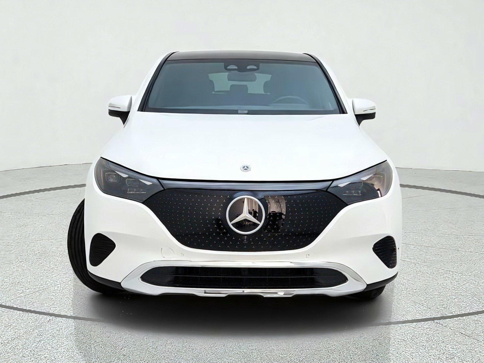 Certified Used 2023 MANUFAKTUR Diamond White Metallic Mercedes-Benz EQE 350+ image 3
