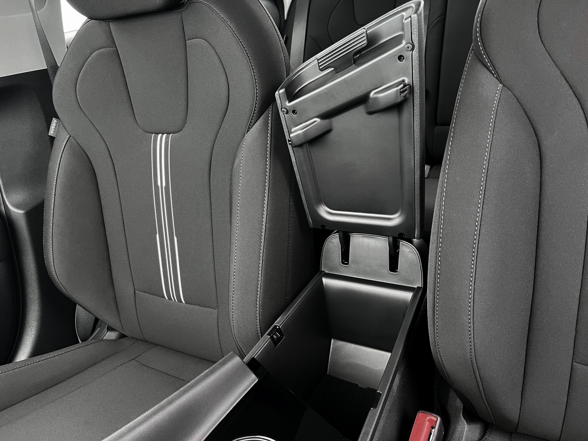 2025 Hyundai Elantra SEL - Photo 18