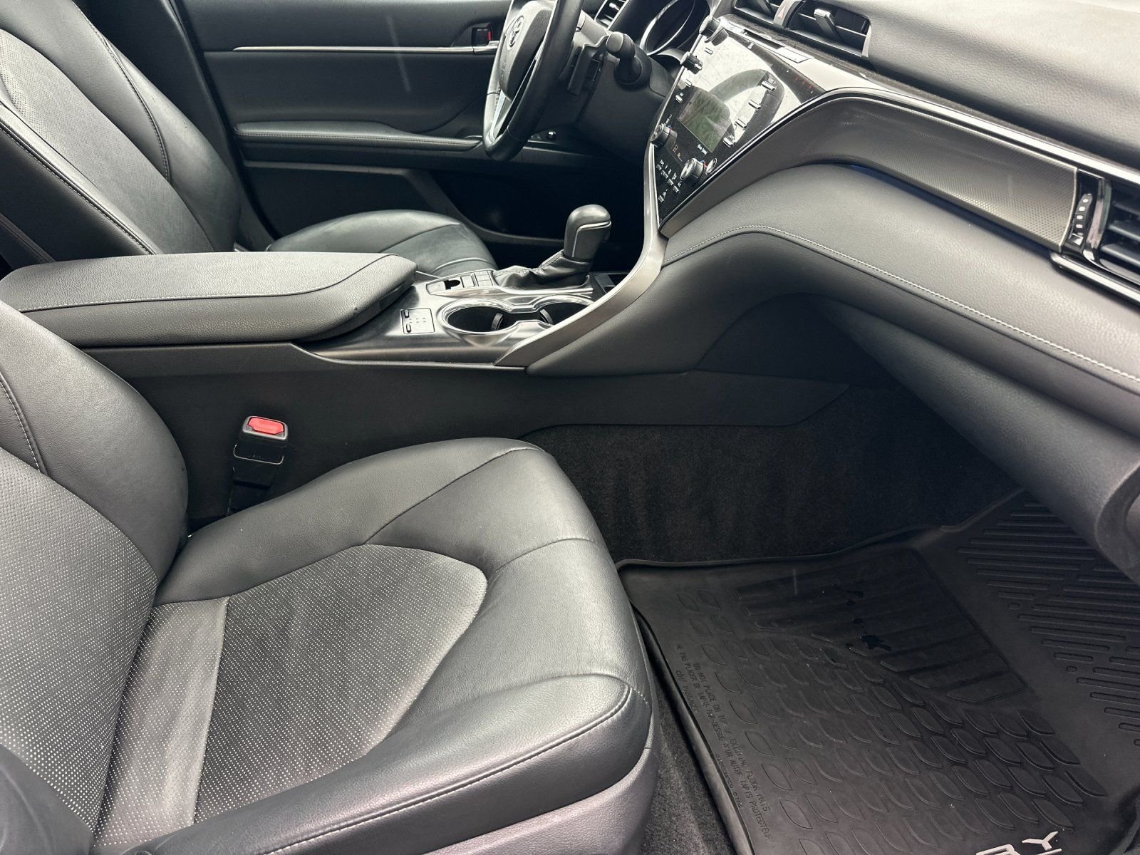 Used 2019 Midnight Black Metallic Toyota XSE image 14