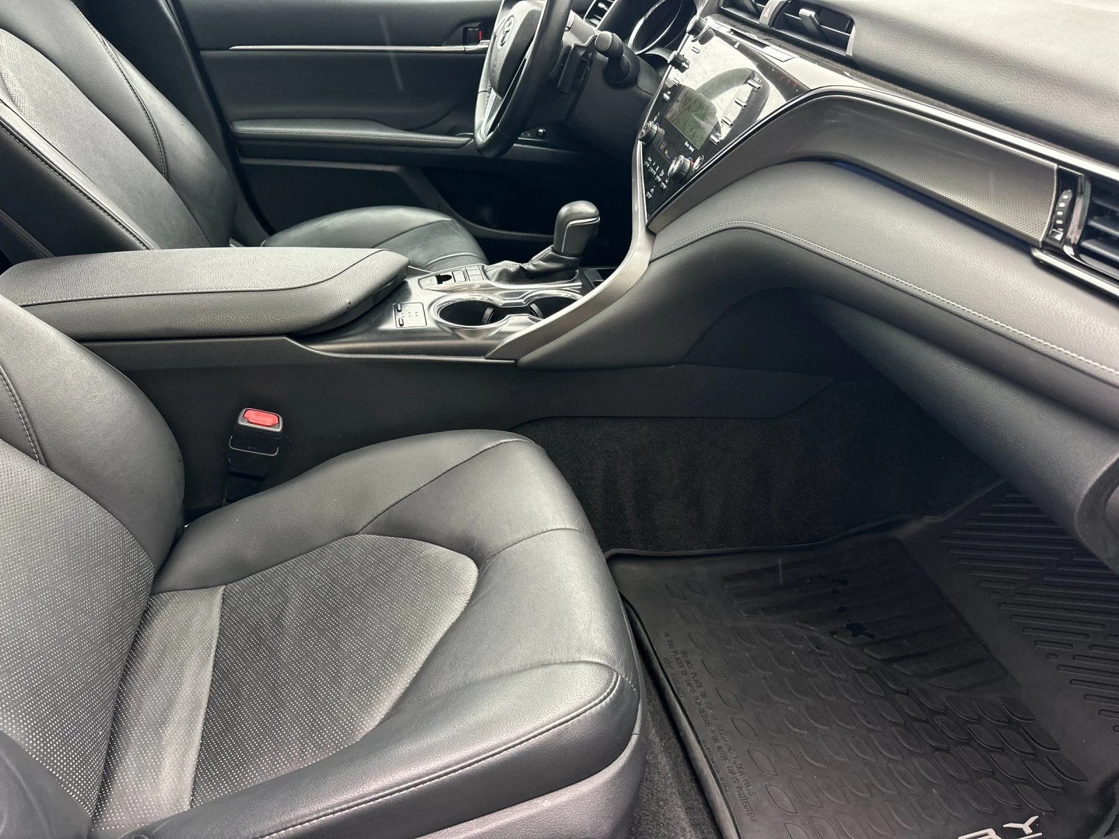 Used 2019 Midnight Black Metallic Toyota XSE image 14