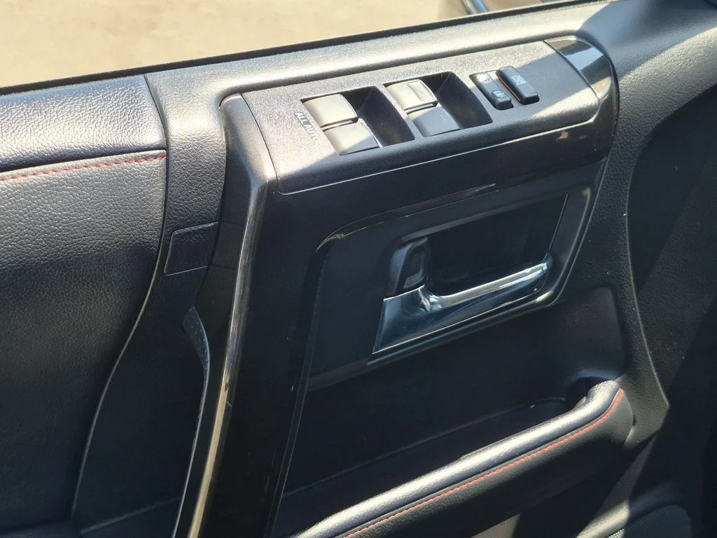 Used 2020 Black Toyota Venture image 15