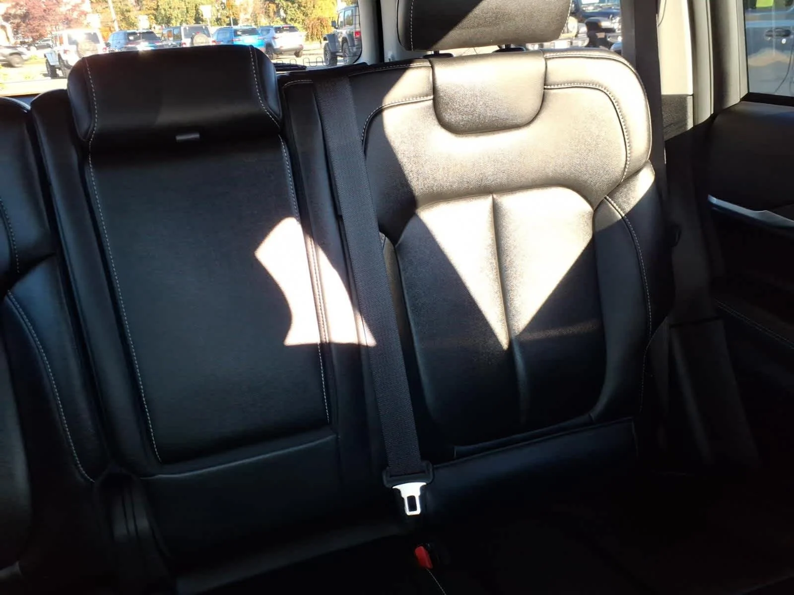 Used 2023 Diamond Black Crystal Pearlcoat Jeep Limited image 20