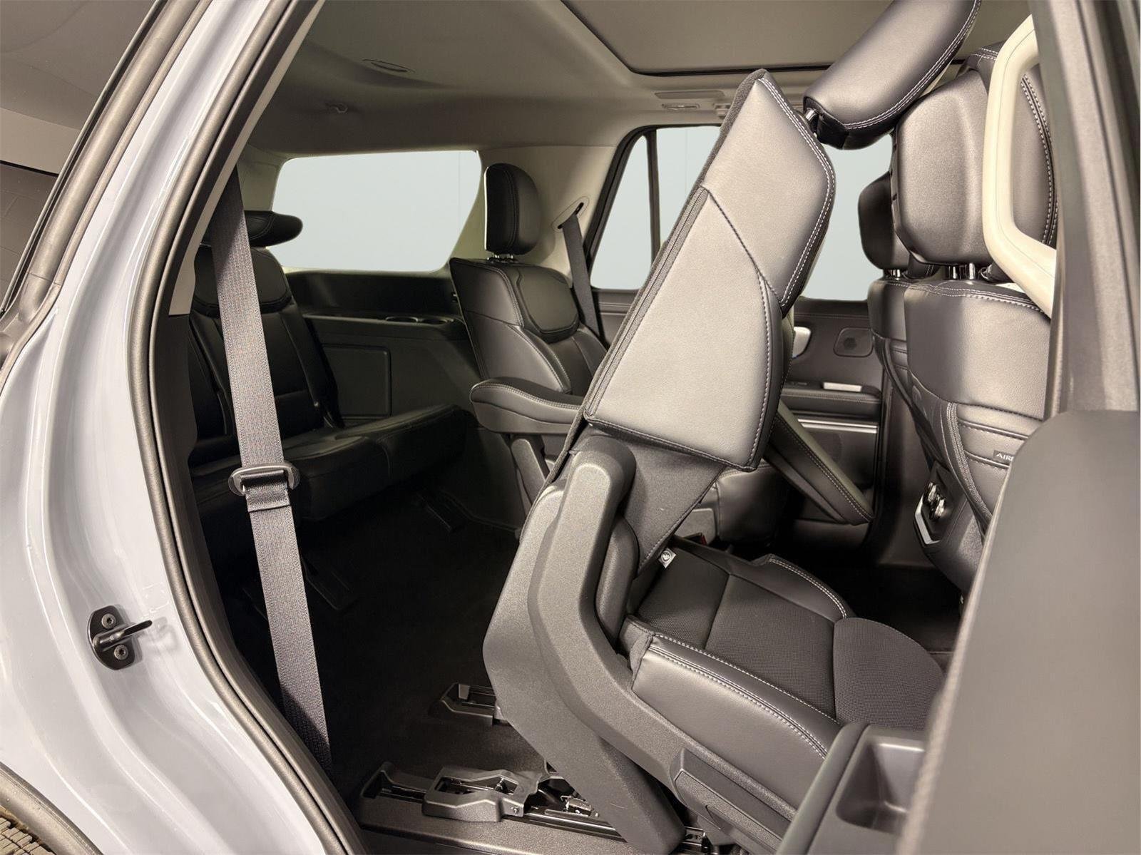 New 2026 Glacier Gray Metallic Tri-Coat Ford Platinum® image 19