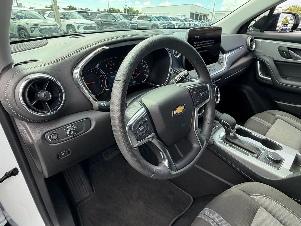 Used 2023 White Chevrolet LT image 10