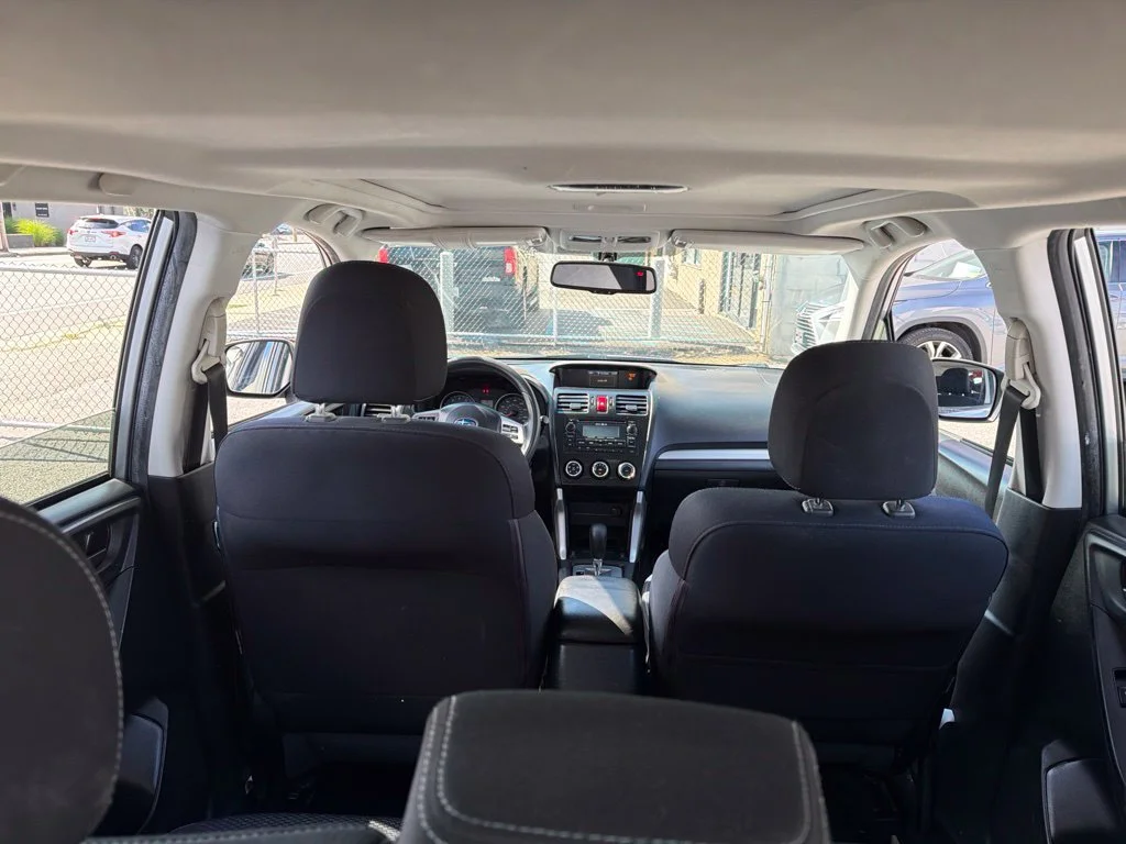 Used 2015 Silver Subaru 2.5i Premium image 9