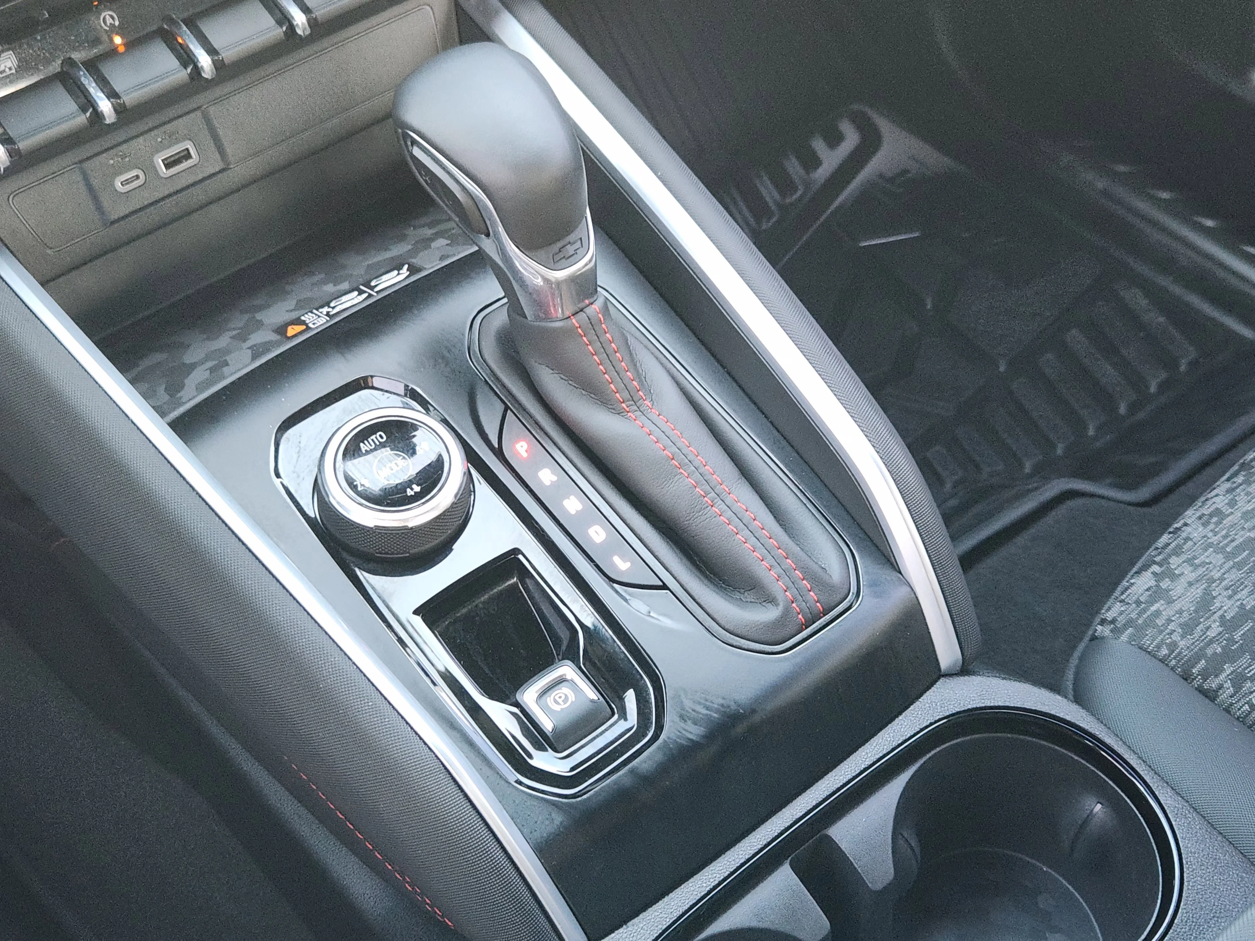 Used 2024 Black Chevrolet Z71 image 20