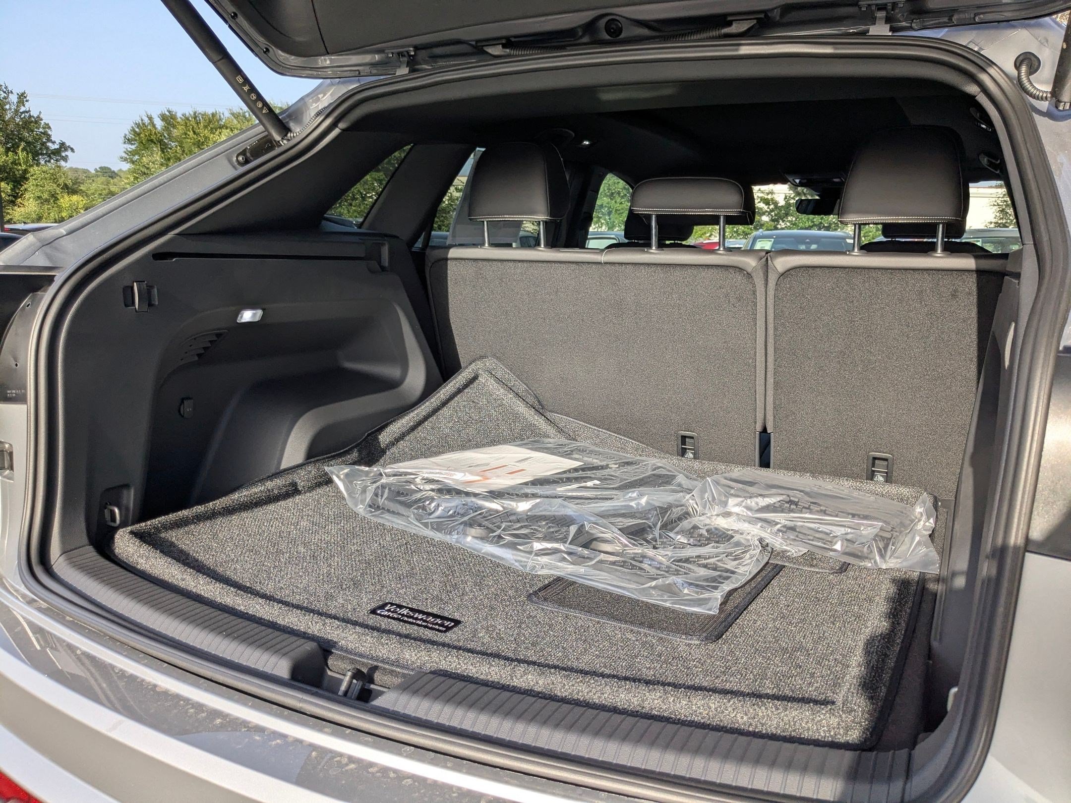 New 2026 SILVER MIST Volkswagen 2.0T SE w/Technology image 18