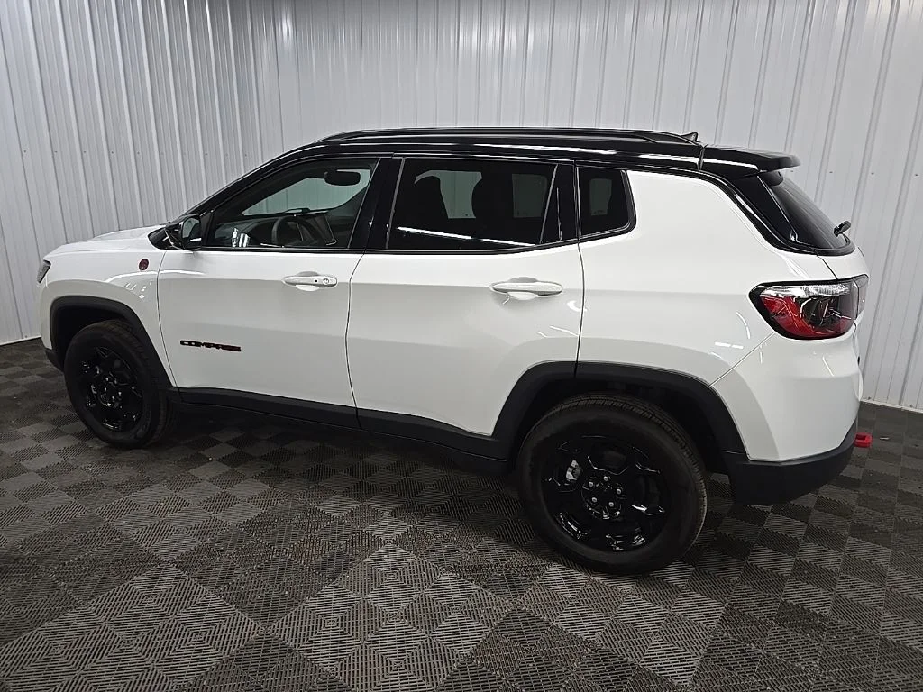 Used 2024 White Jeep Trailhawk image 4