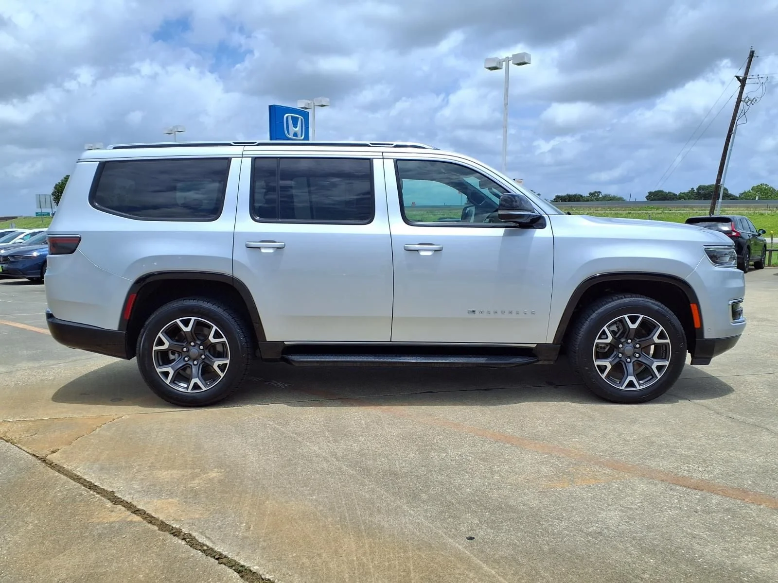 Used 2024 Silver Jeep Series III image 8