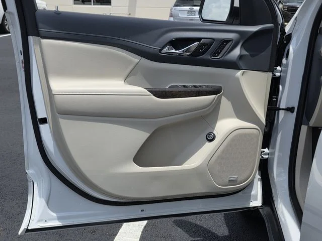Certified Used 2020 White Frost Tri-Coat GMC Denali image 15