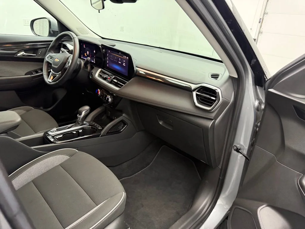 Used 2024 Gray Chevrolet LT image 29