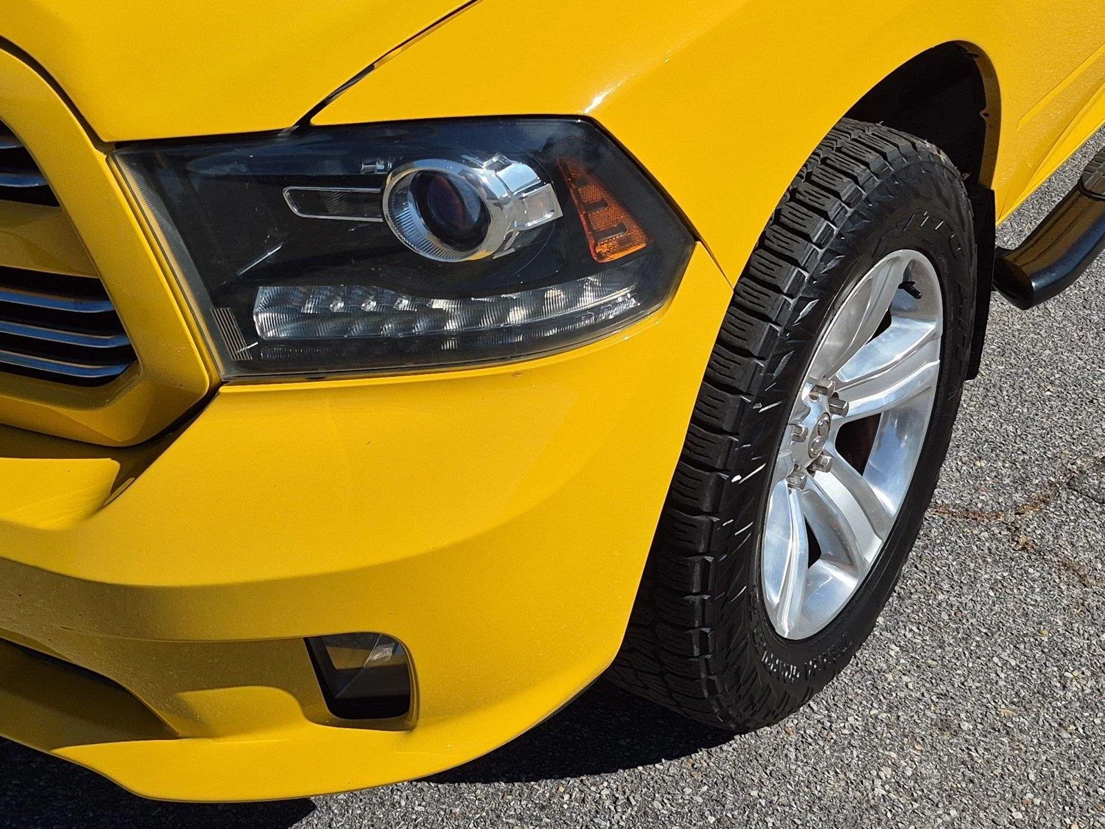 Used 2016 BRIGHT WHITE CLEARCOAT RAM SPRT image 9