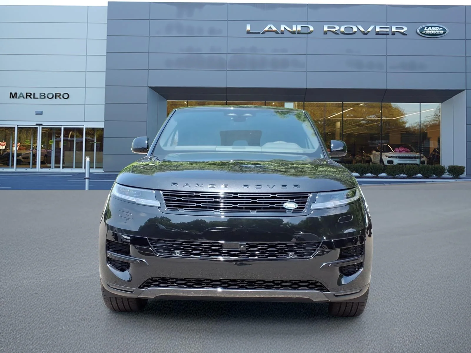 New 2026 Santorini Black Land Rover SE image 8