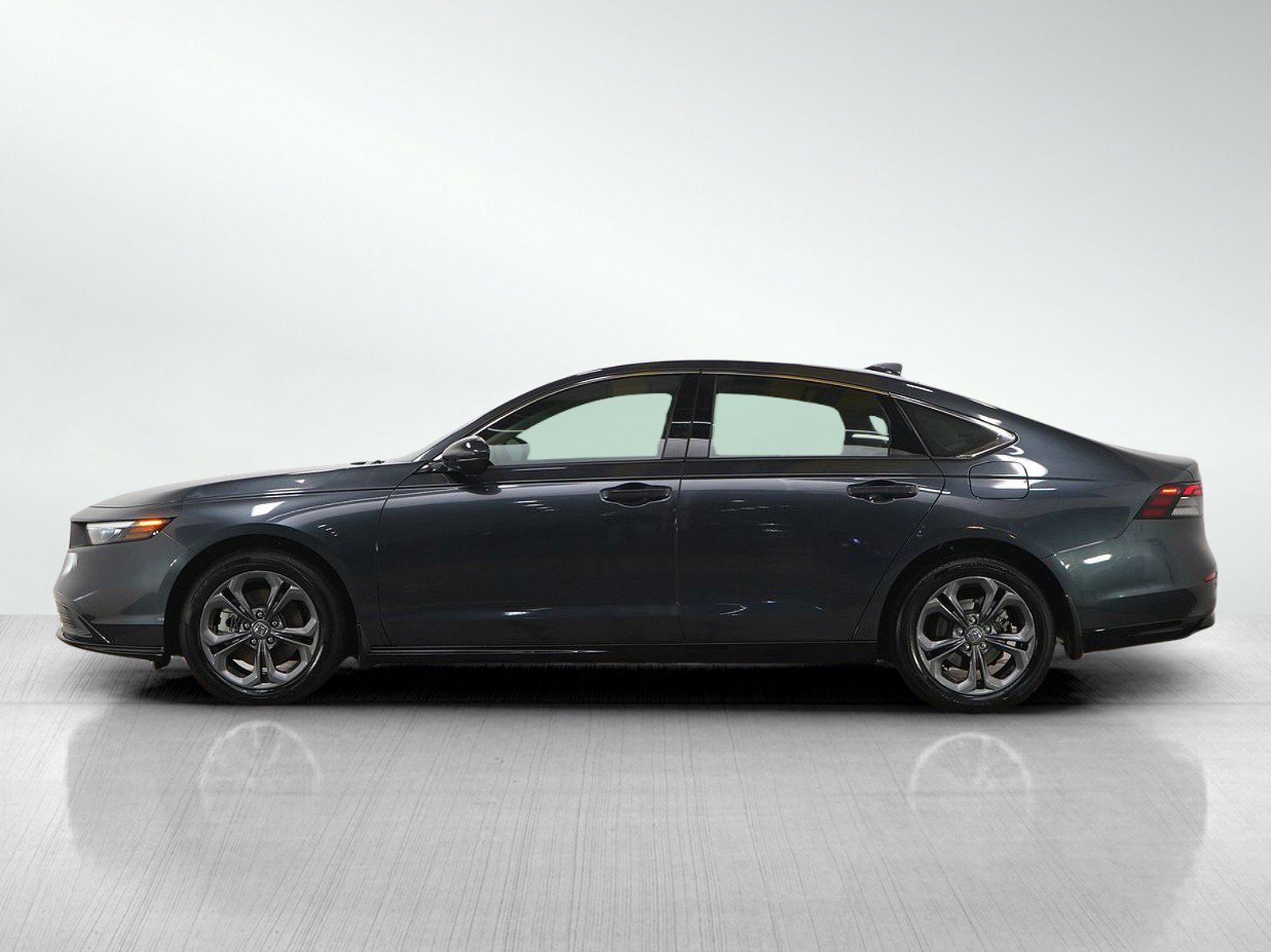 Used 2024 Honda Accord Hybrid EX-L with VIN 1HGCY2F61RA005777 for sale in Burnsville, Minnesota