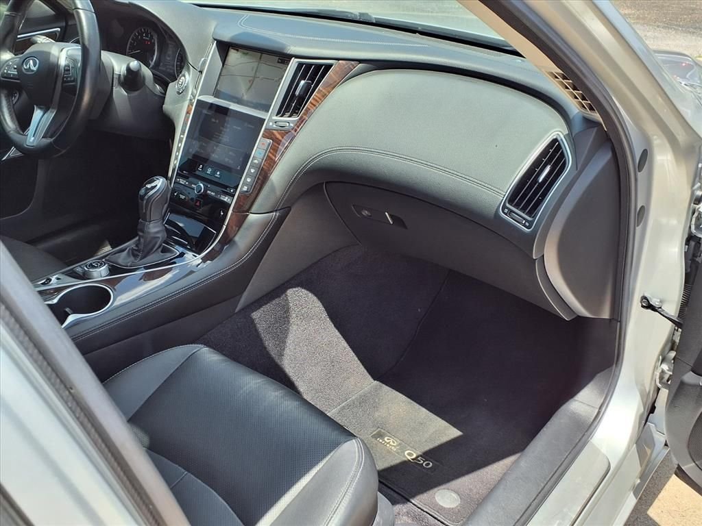 Used 2018 Silver INFINITI 3.0t LUXE image 8