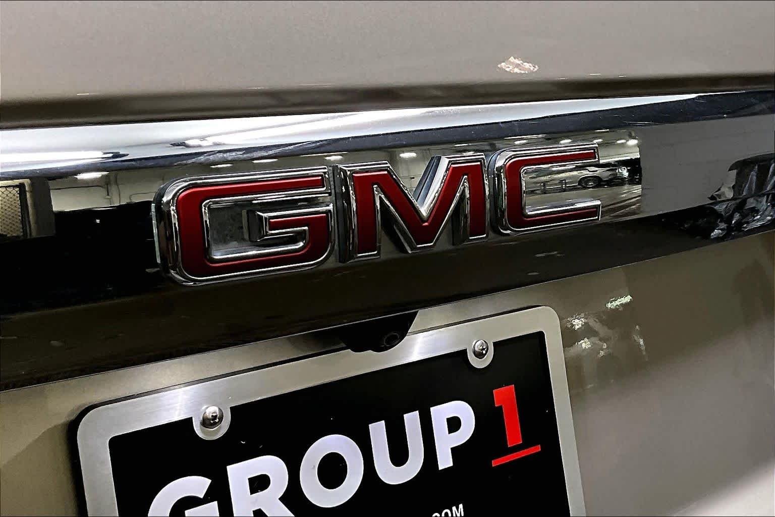 Used 2023 Pearl Beige Metallic GMC SLT image 29