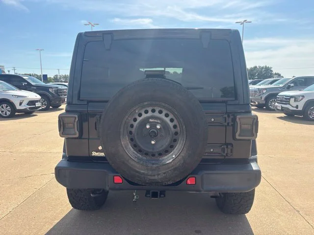 Used 2019  Jeep Sahara image 4