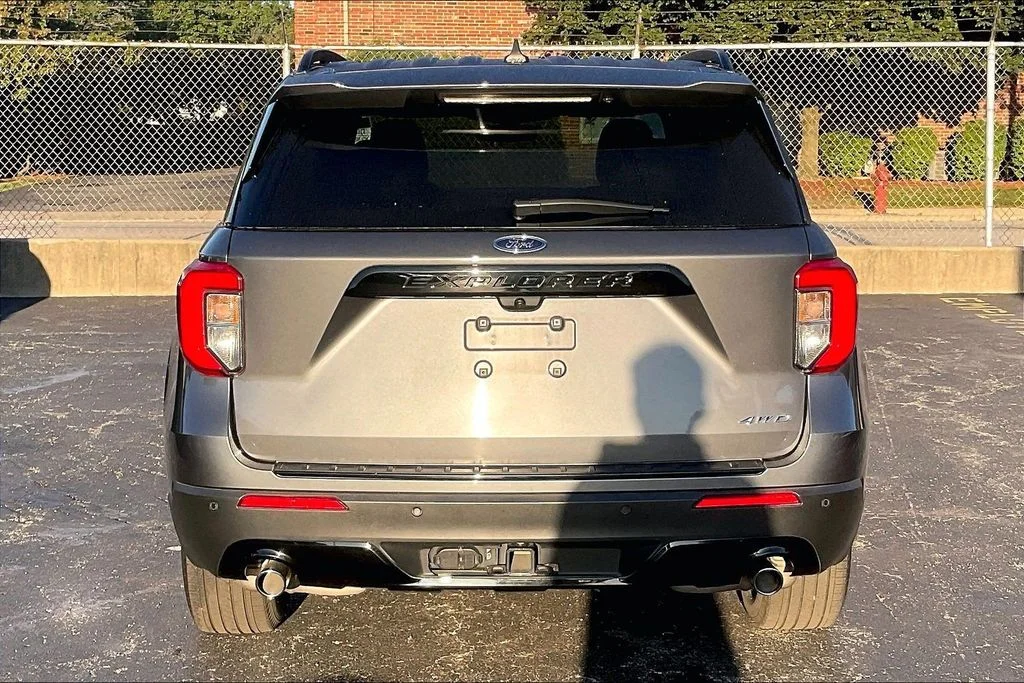 Used 2024 Gray Ford ST-Line image 3