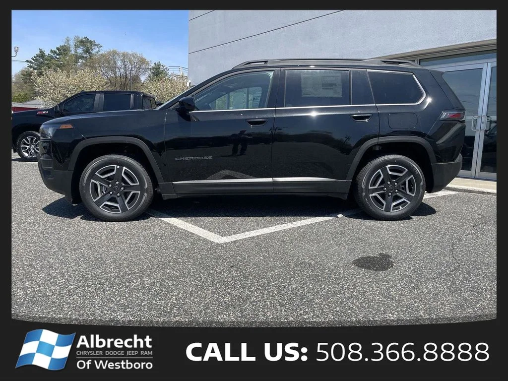 New 2026 Diamond Black Crystal Pearl-Coat Exterior Paint Jeep Laredo image 2