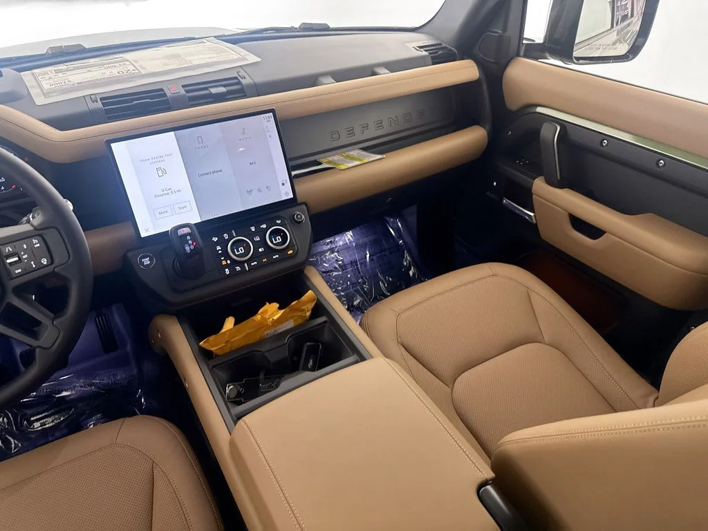 New 2026 Woolstone Green Land Rover X-Dynamic SE image 23