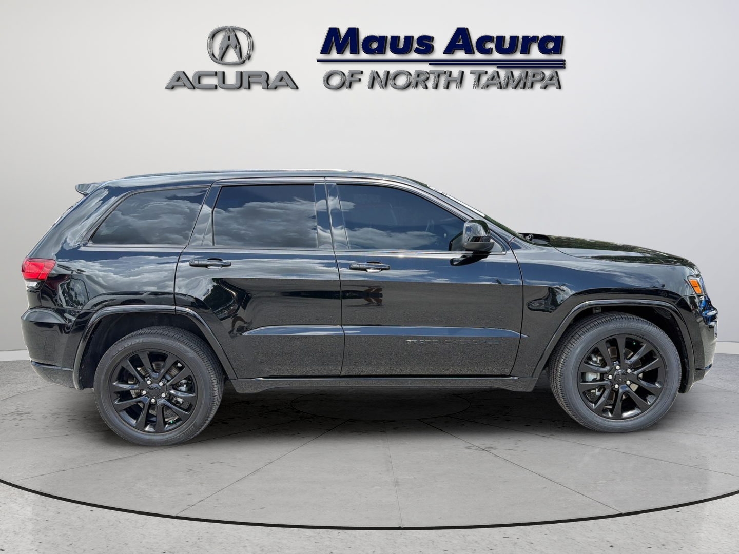 Used 2021 Diamond Black Jeep Laredo X image 3