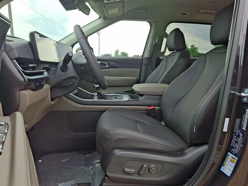 New 2026 Gray Kia LXS image 6