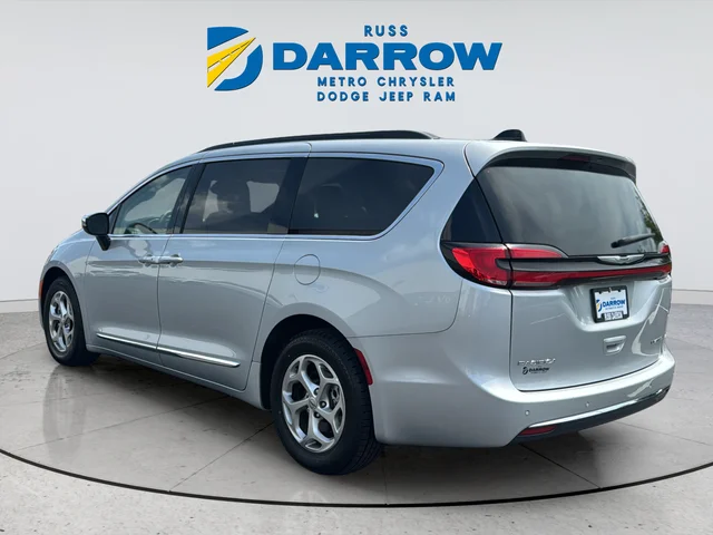 Used 2023 Silver Chrysler Limited image 3